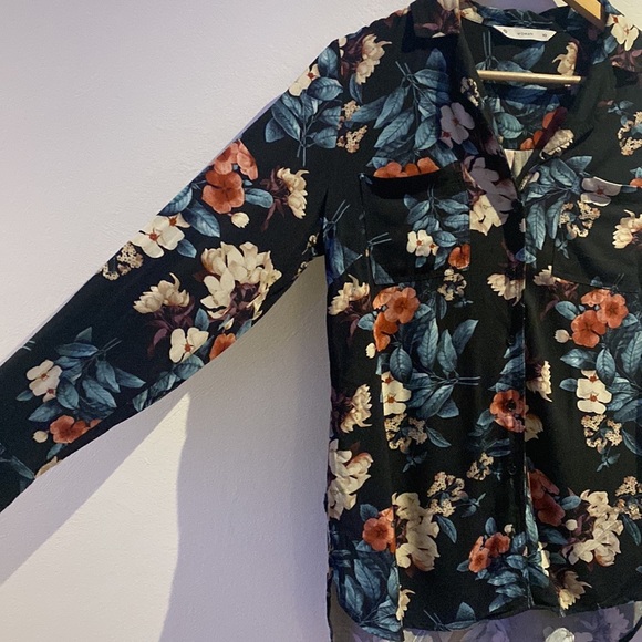 Floral long sleeve button up blouse - Size 10 - Picture 5 of 5